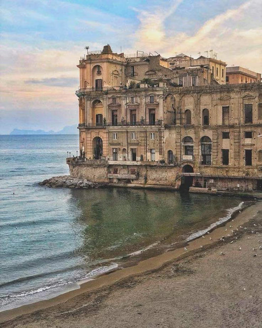 Summer in Naples: The Return of Sartorial Linen