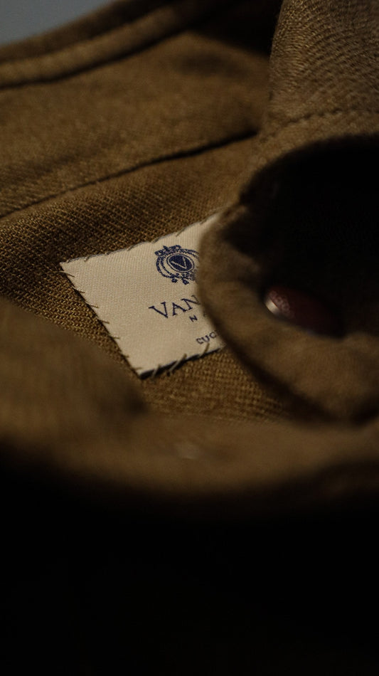 Neapolitan Tailoring vs English Tailoring: Structural Differences, Philosophy, and Fit